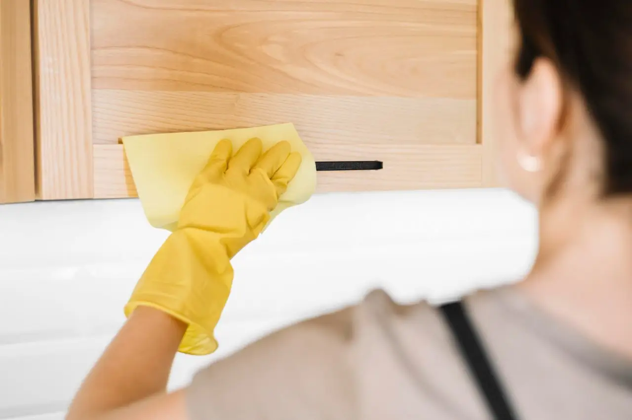 Come disinfettare a fondo i cassetti della cucina e mantenere la tua casa più sicura