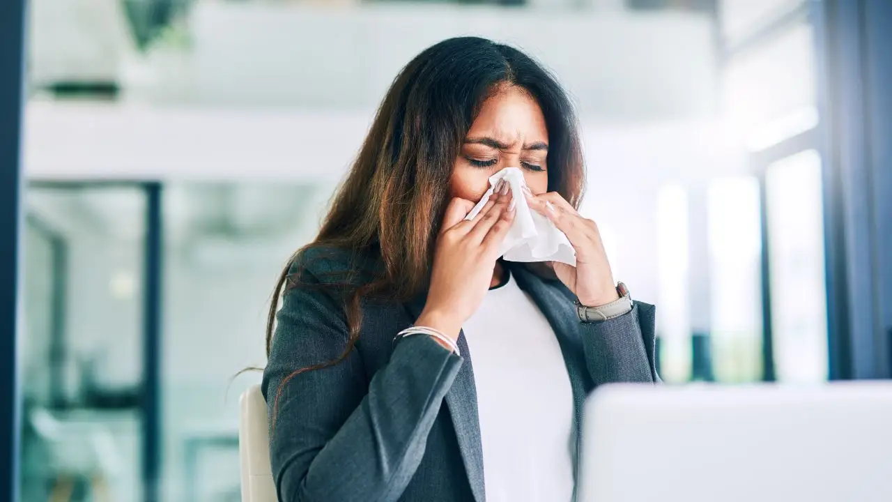 Tosse allergica persistente? Ecco cosa prendere per bloccarla subito e tornare a respirare