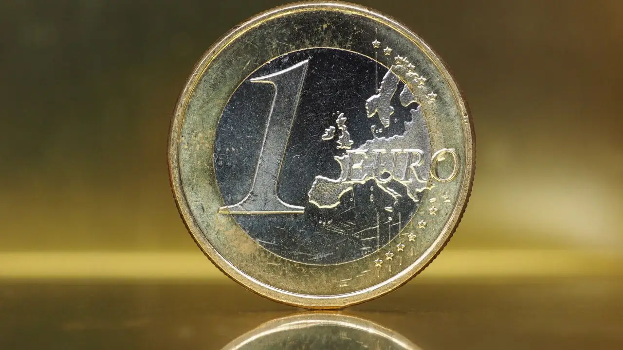 Ecco le valute più deboli del mondo: con un euro compri una fortuna