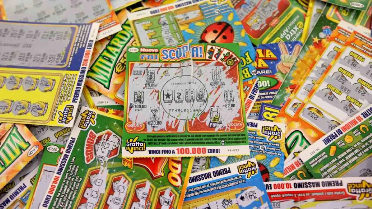 Il trucco virale per capire se un gratta e vinci è vincente senza grattarlo: funziona davvero?