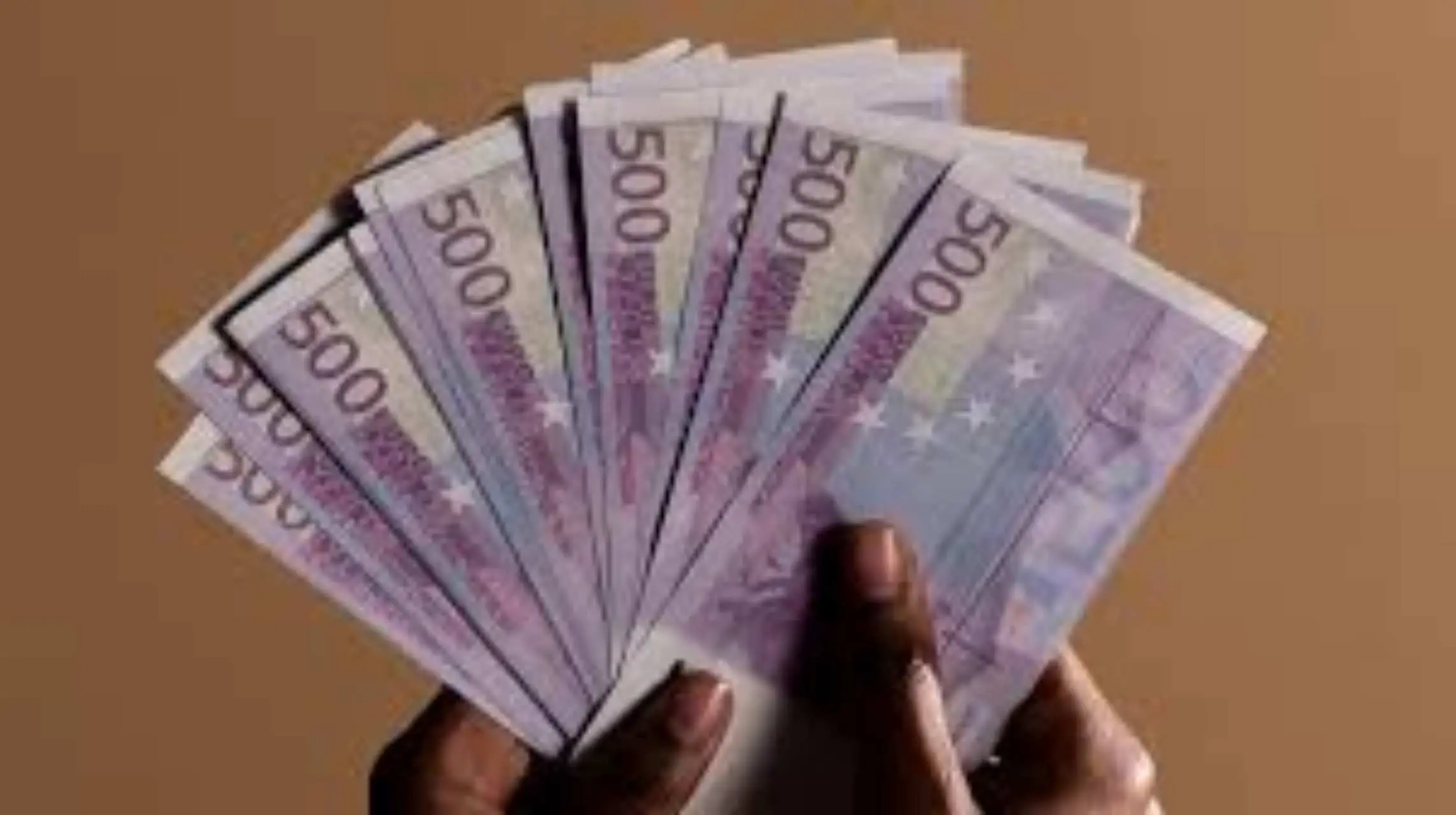 L’errore pericoloso che fai con i contanti e che può metterti nei guai con il fisco